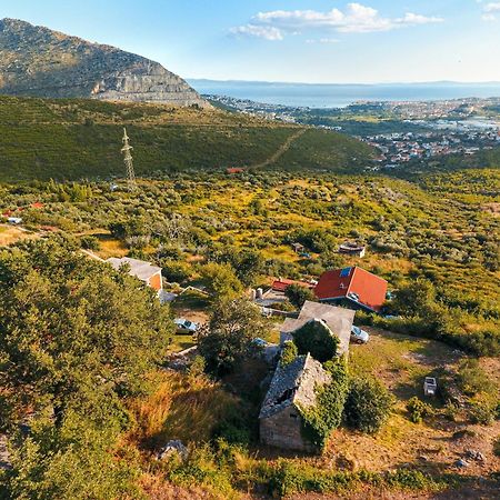 Olive Garden House In Zrnovnica With A View & Bbq Villa ภายนอก รูปภาพ