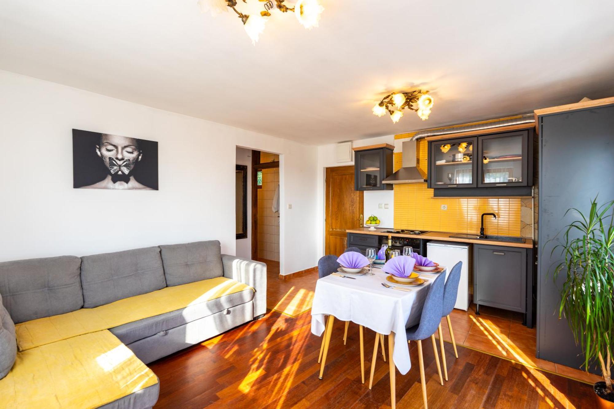 Olive Garden House In Zrnovnica With A View & Bbq Villa ภายนอก รูปภาพ