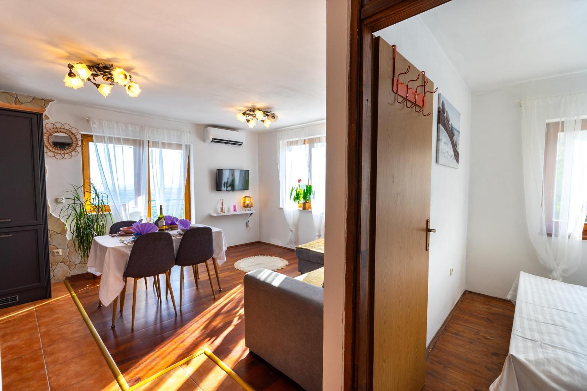 Olive Garden House In Zrnovnica With A View & Bbq Villa ภายนอก รูปภาพ